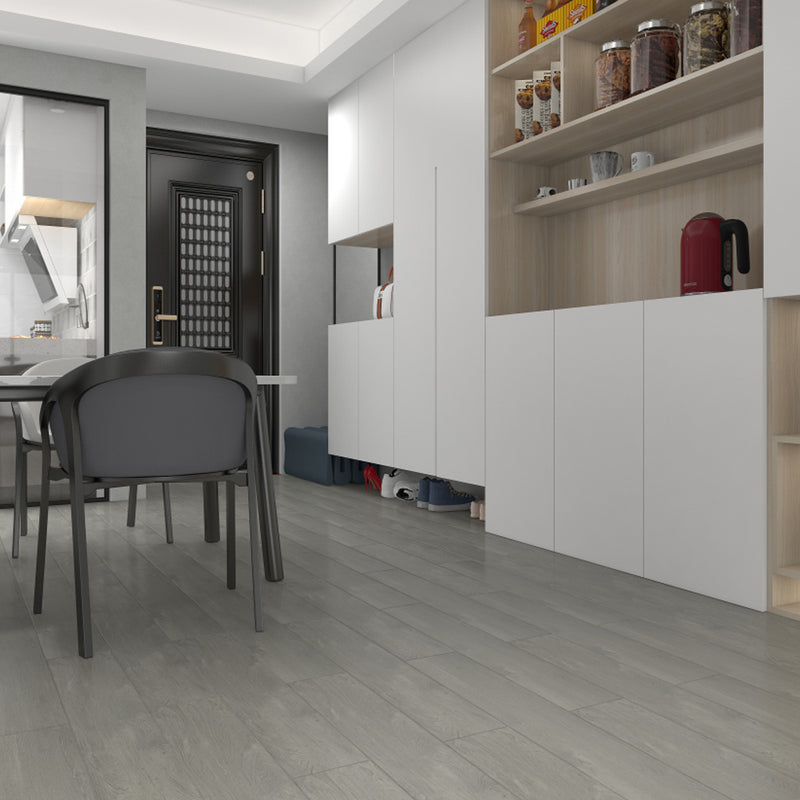 Piso Vinílico Autoadesivo Cinza Claro – Instalação Fácil e Design Sofisticado