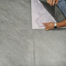 Piso Vinílico Autoadesivo Cimento Claro – Instalação Fácil Sofisticado